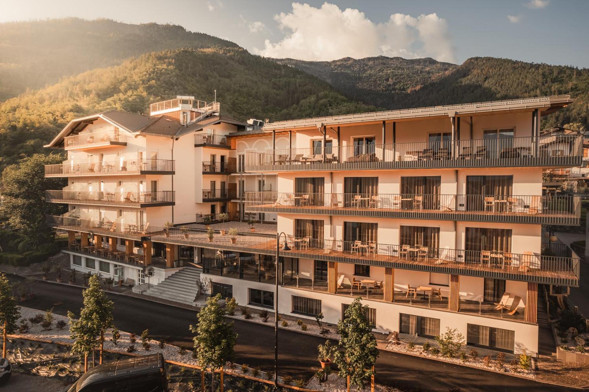 Cristallo Sport & Wellness Hotel Levico Terme Extérieur photo