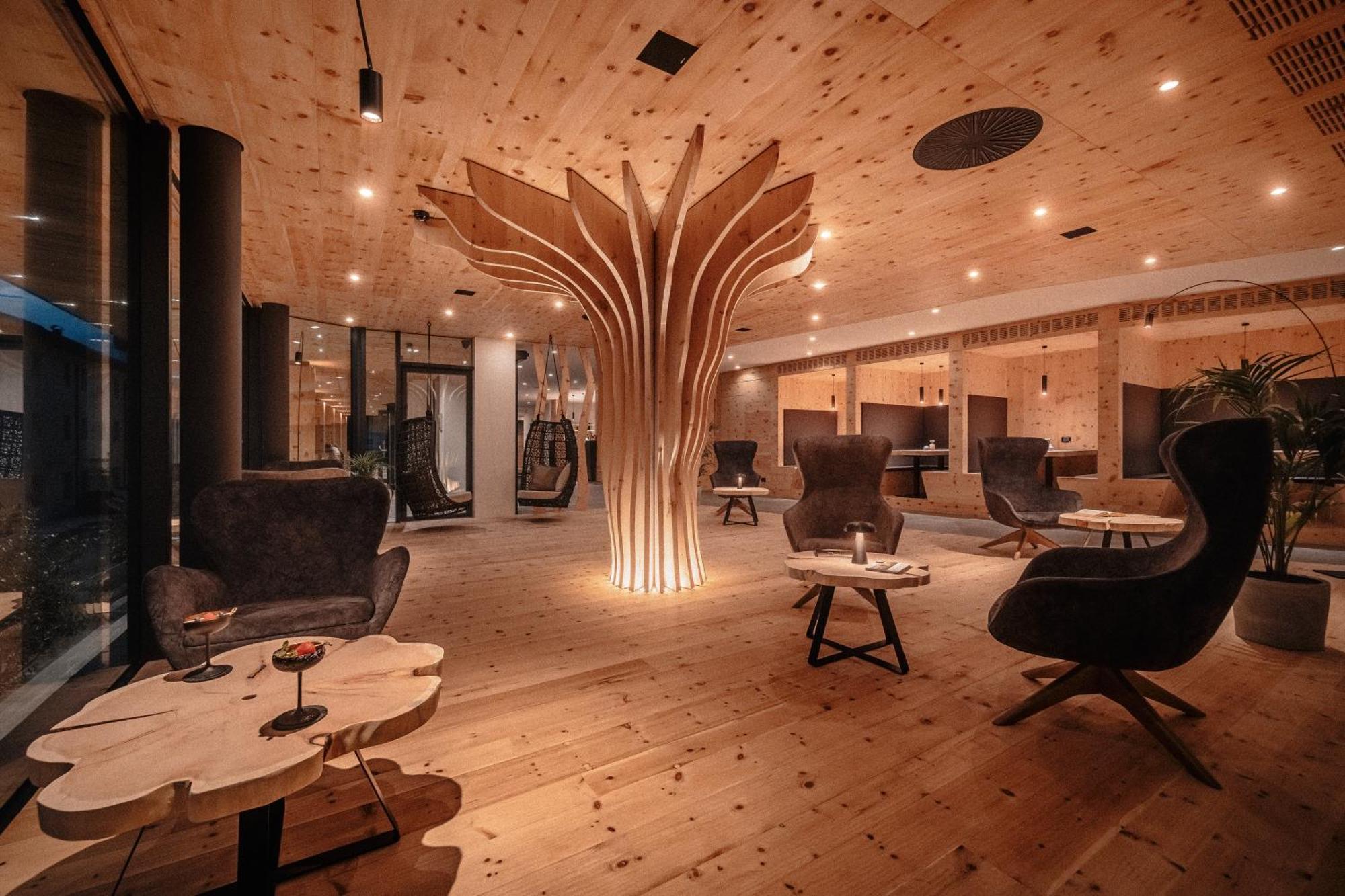 Cristallo Sport & Wellness Hotel Levico Terme Extérieur photo